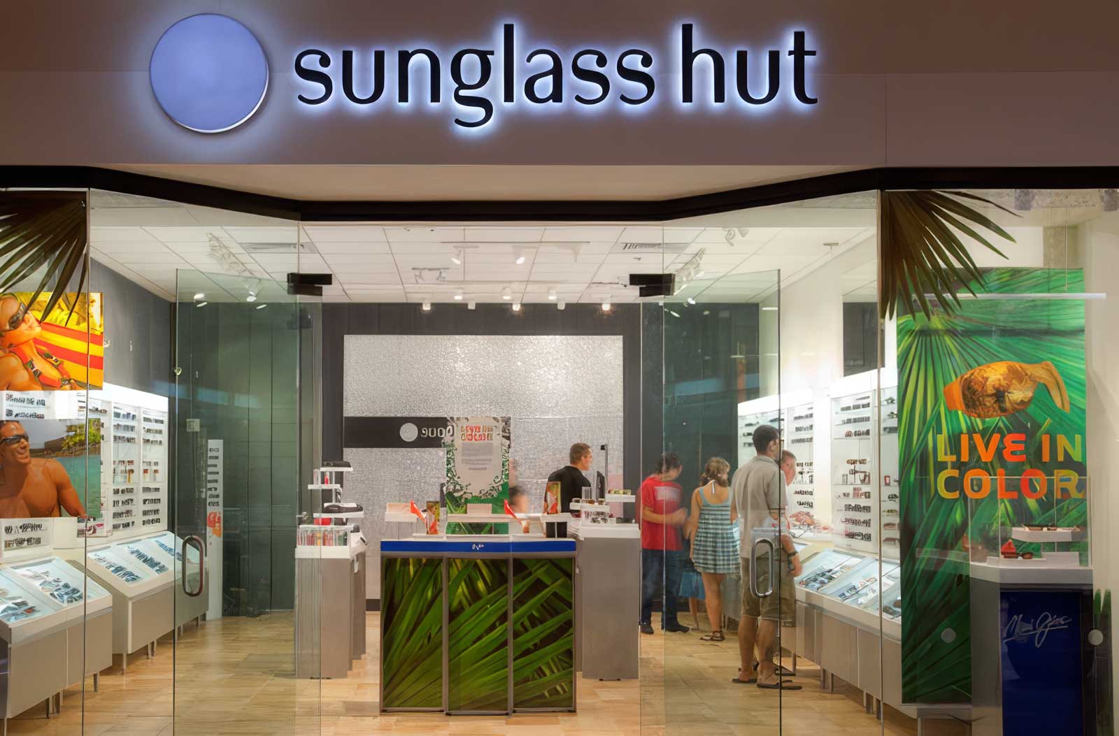  Retail Buildout | Sunglass Hut | Retail fixtures and brand identity signage for mall location 