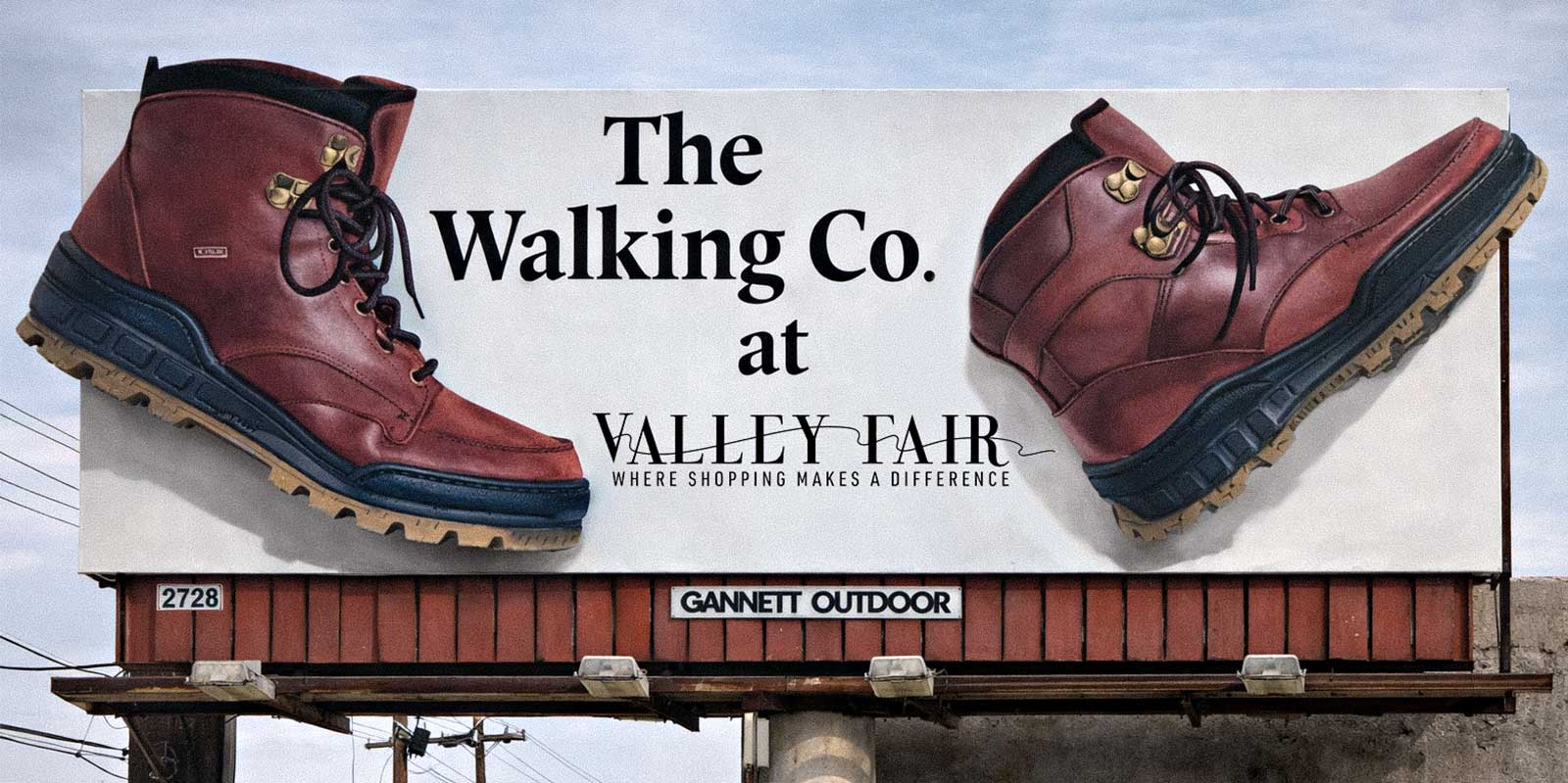  Monumental bas-relief boots on mall billboard 