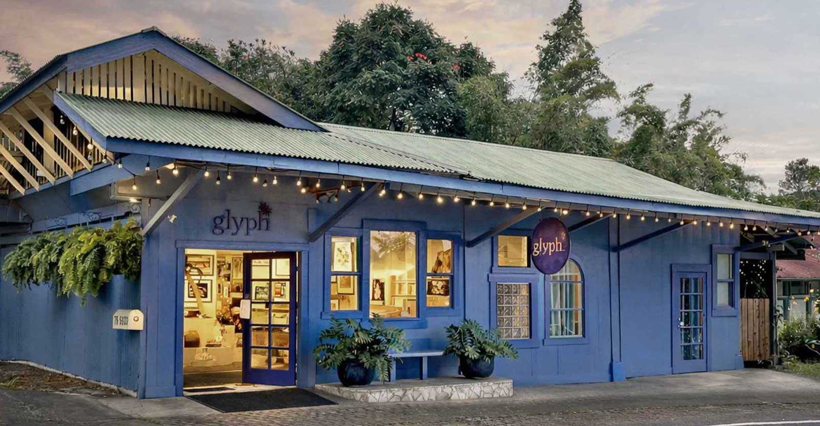  Exterior view, Glyph Art Gallery, Honokaʻa 