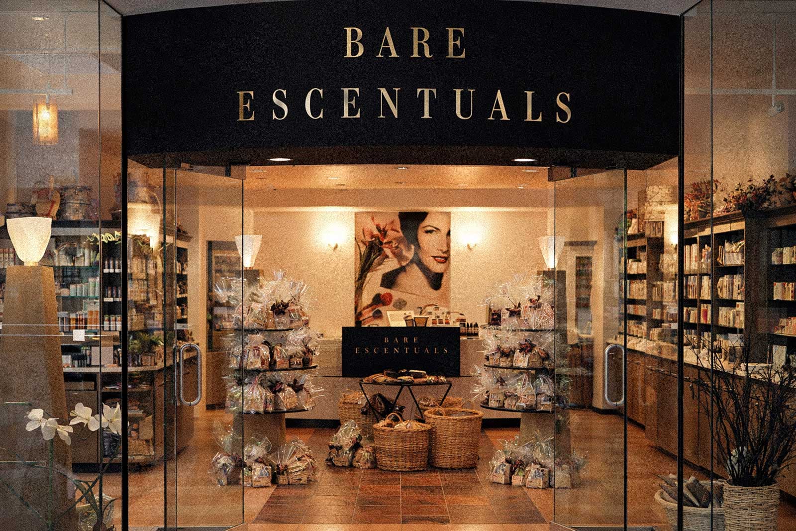  Bare Escentuals | One of four Northern California mall store builds delivered on a tight schedule 